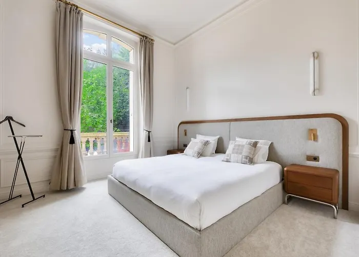 Prestigious Avenue Foch With Private Garden Appartement *